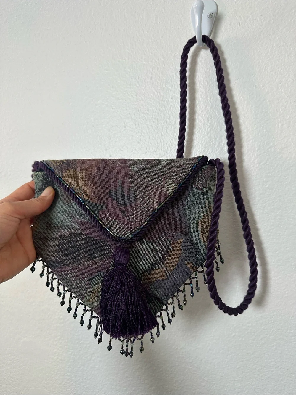 Vintage 80’s Woven Envelope Crossbody Carpet Bag in Multicolor Fringe Beaded